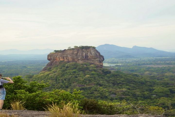 Hòn Đảo Xanh và Di Sản Phật Giáo - Sri Lanka